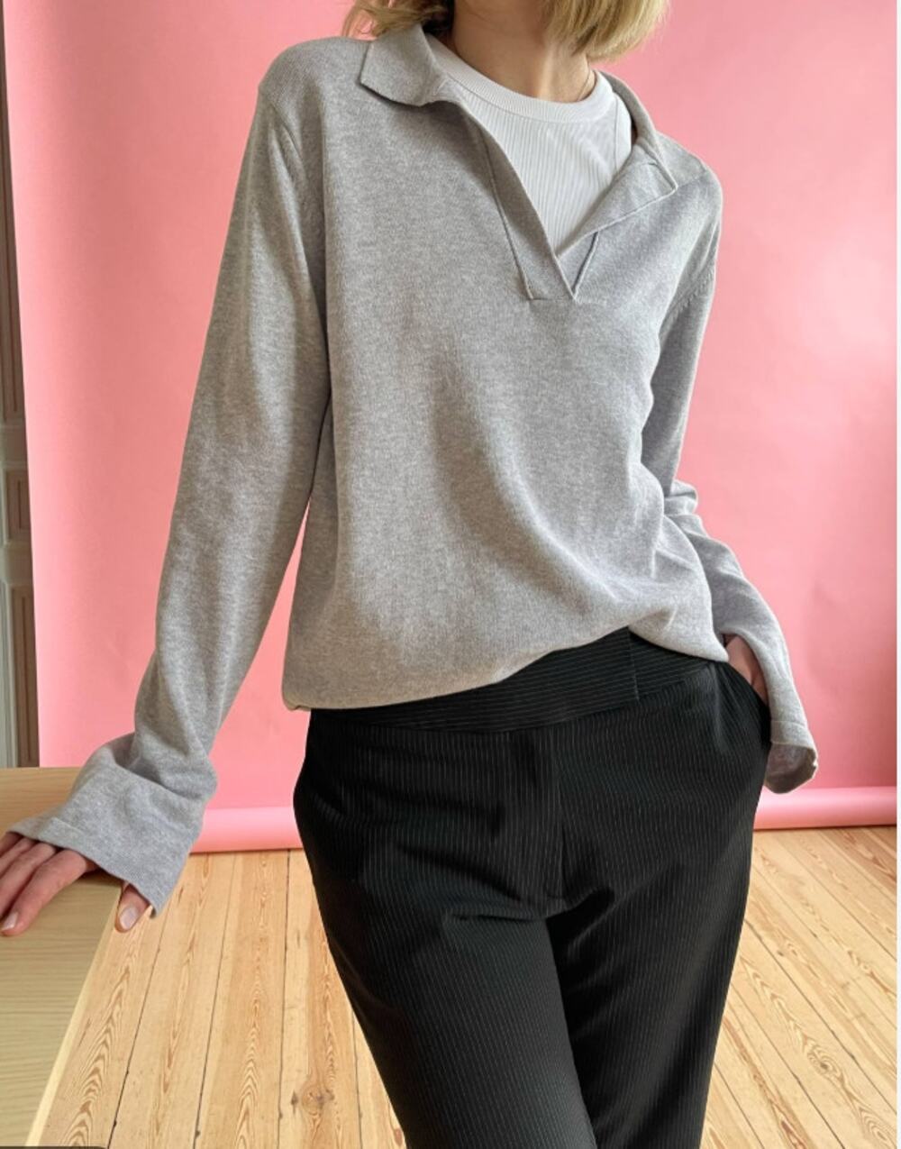 Djerf Avenue Getaway Top in Grey Melange size L Organic Cotton Collared V-Neck